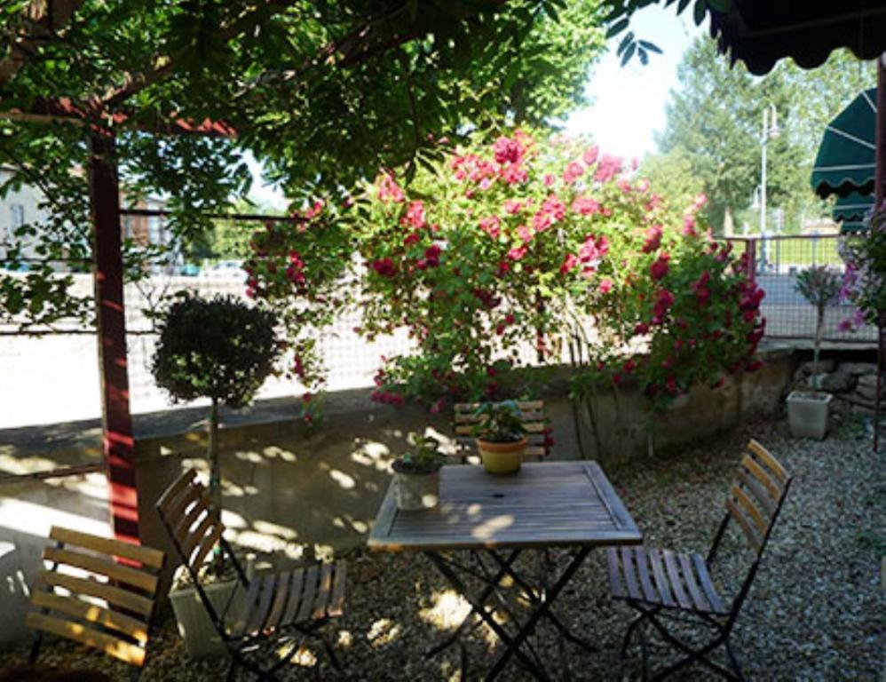 Hostellerie D'Heloise Logis クリュニー エクステリア 写真